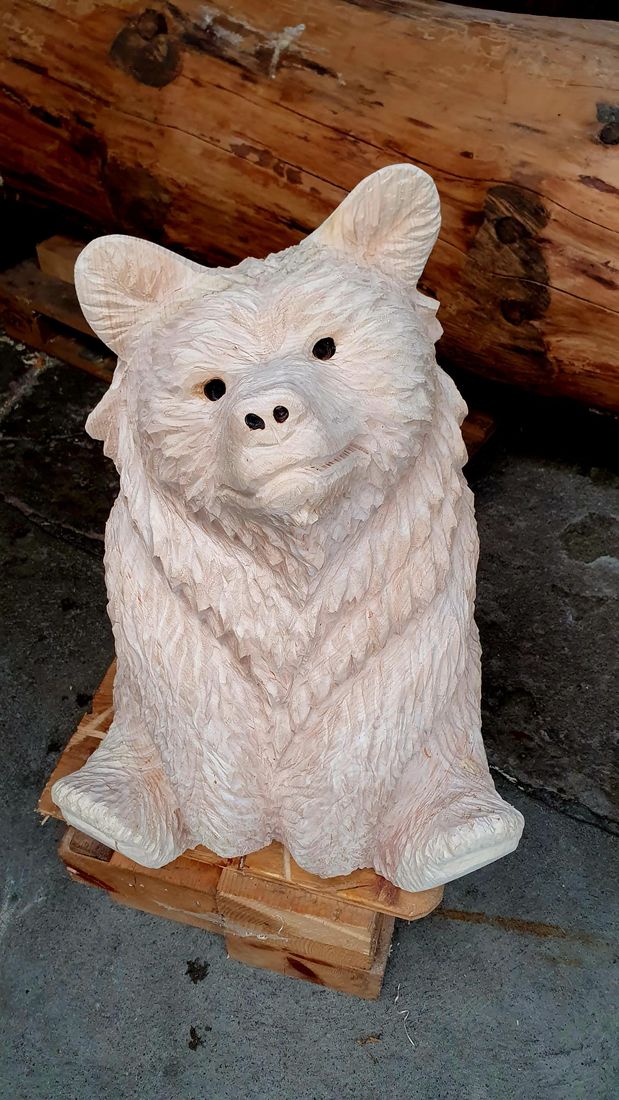 Weisser Bär aus Holz