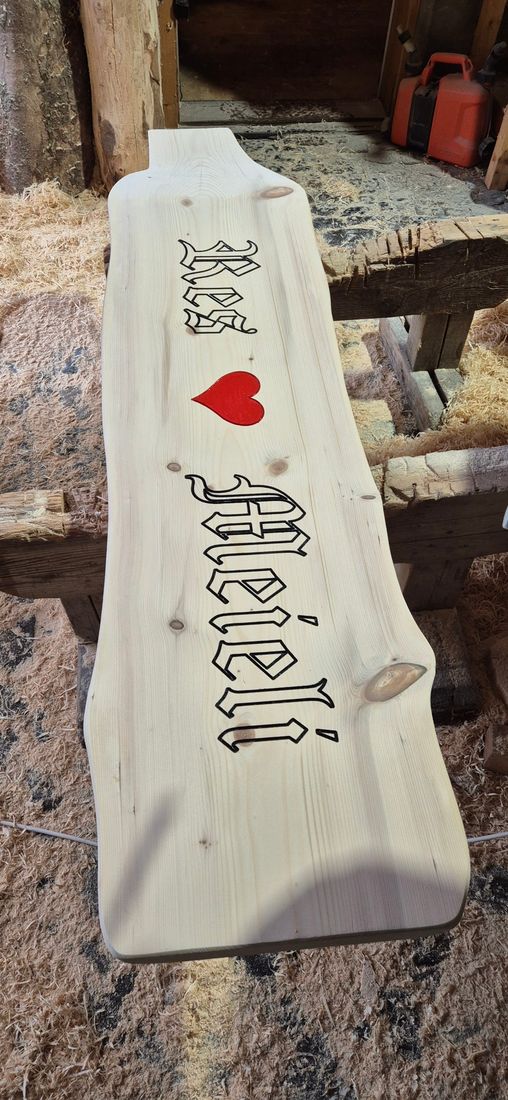 Rückenlehne mit Gravur aus Holz