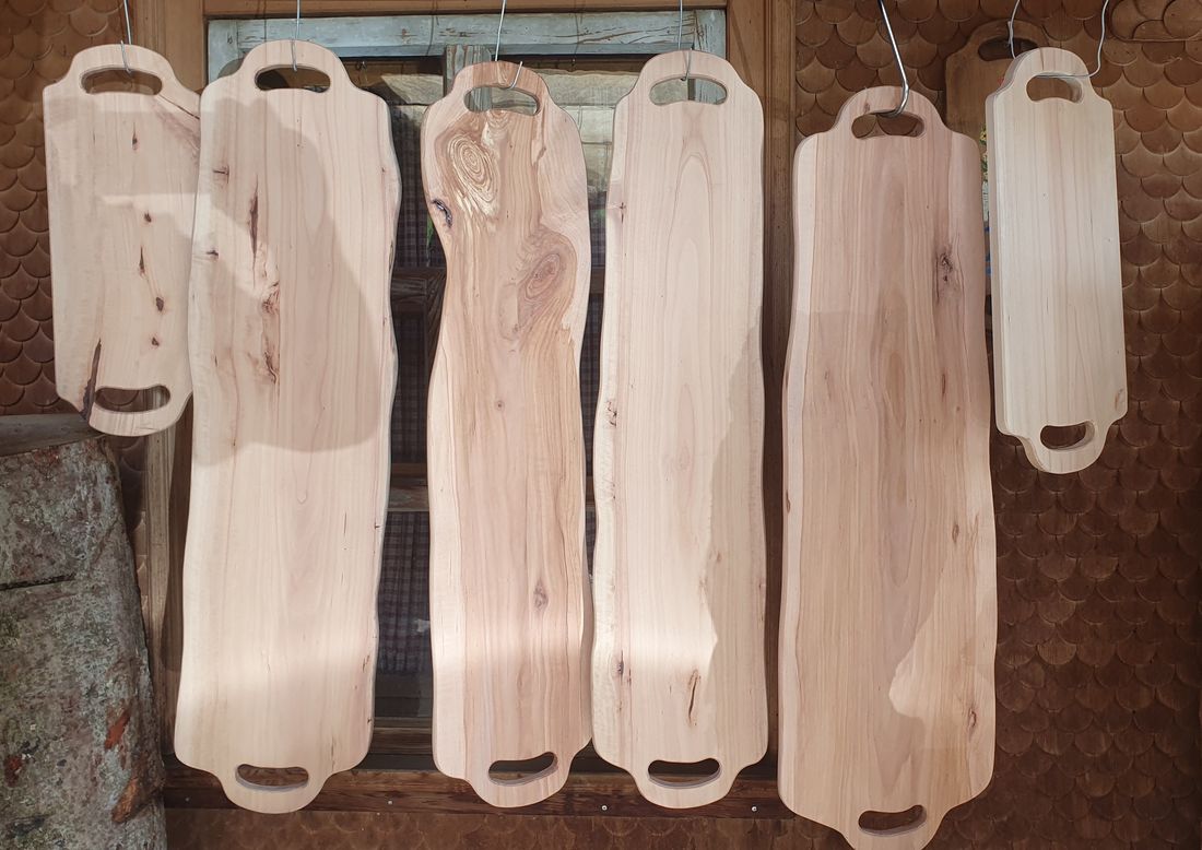 Schneidebretter mit Griff aus Holz