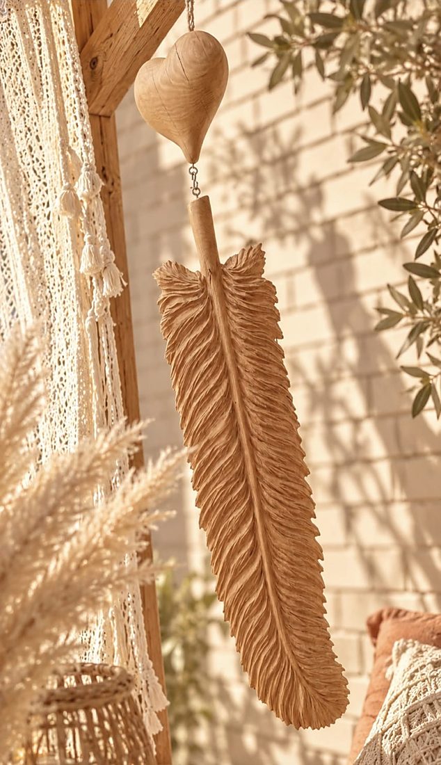 Herz mit Feder aus Holz