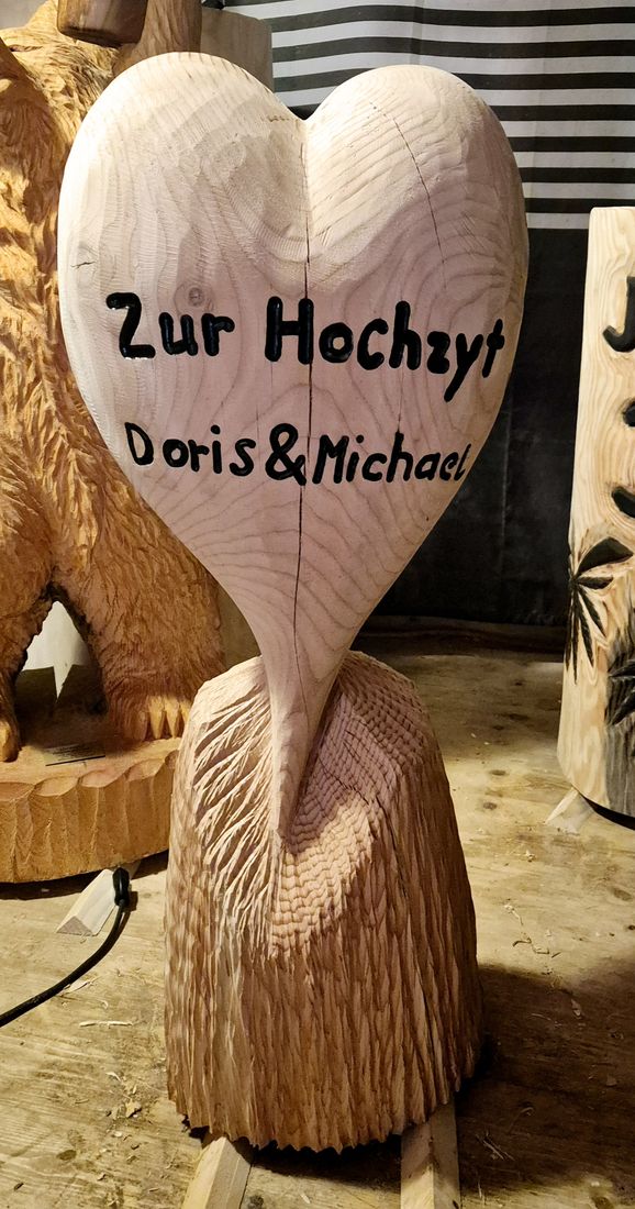 Herz aus Holz mit Hochzeitswidmung