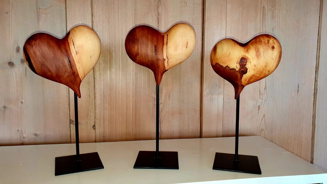 Herzen auf Ständer aus Holz