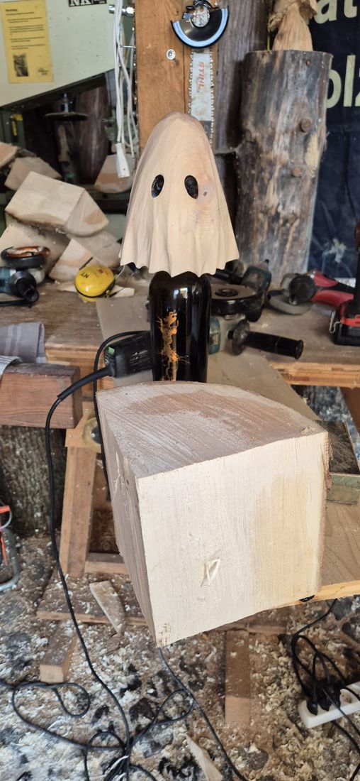 Geist auf Flasche aus Holz