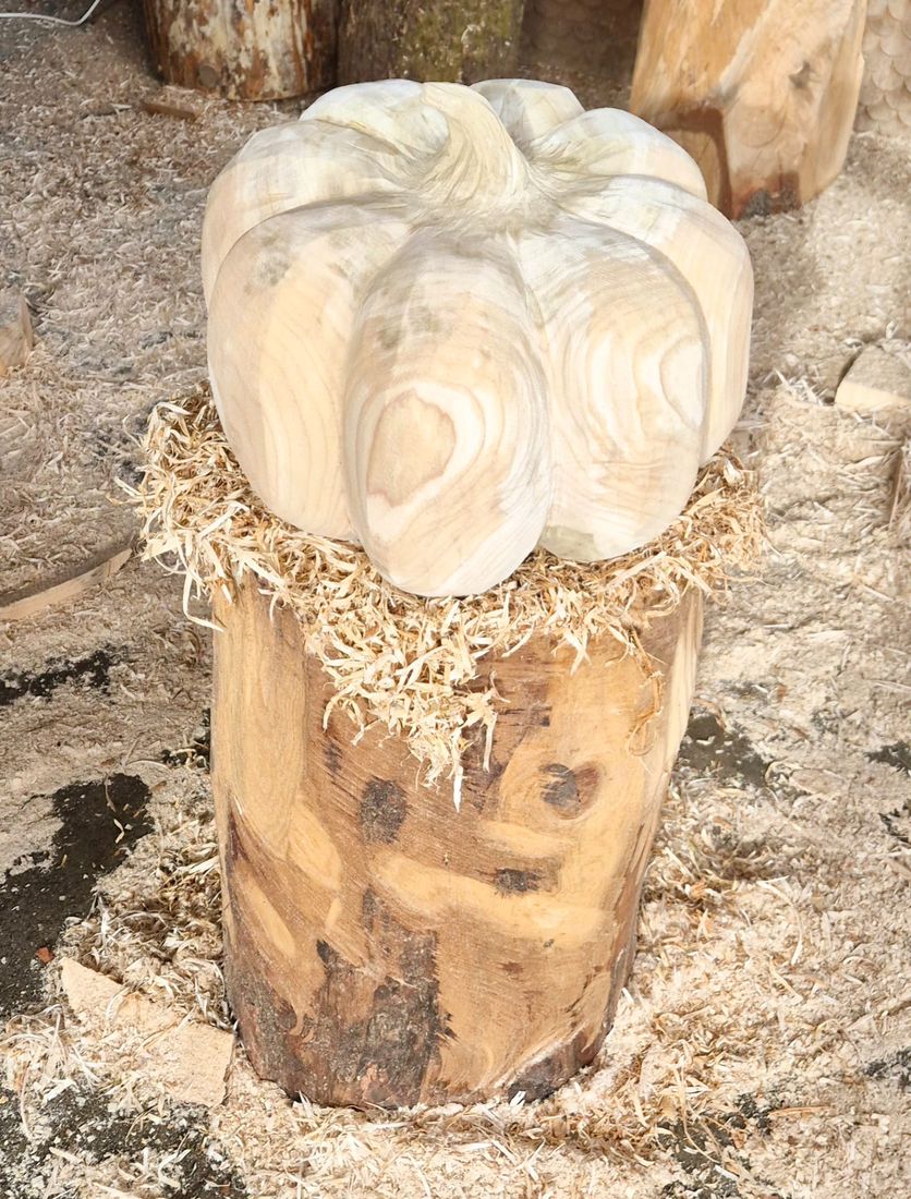 Weisser Kürbis aus Holz