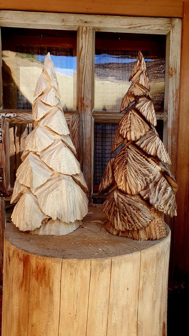 Zwei Tannen, natur und geflammt aus Holz