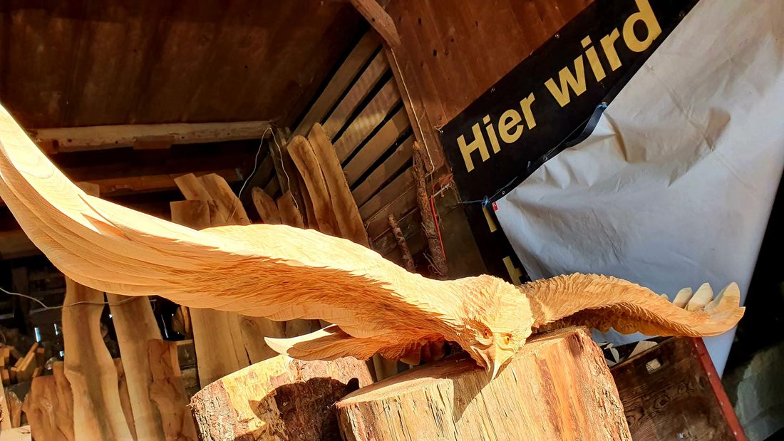 Adler aus Holz