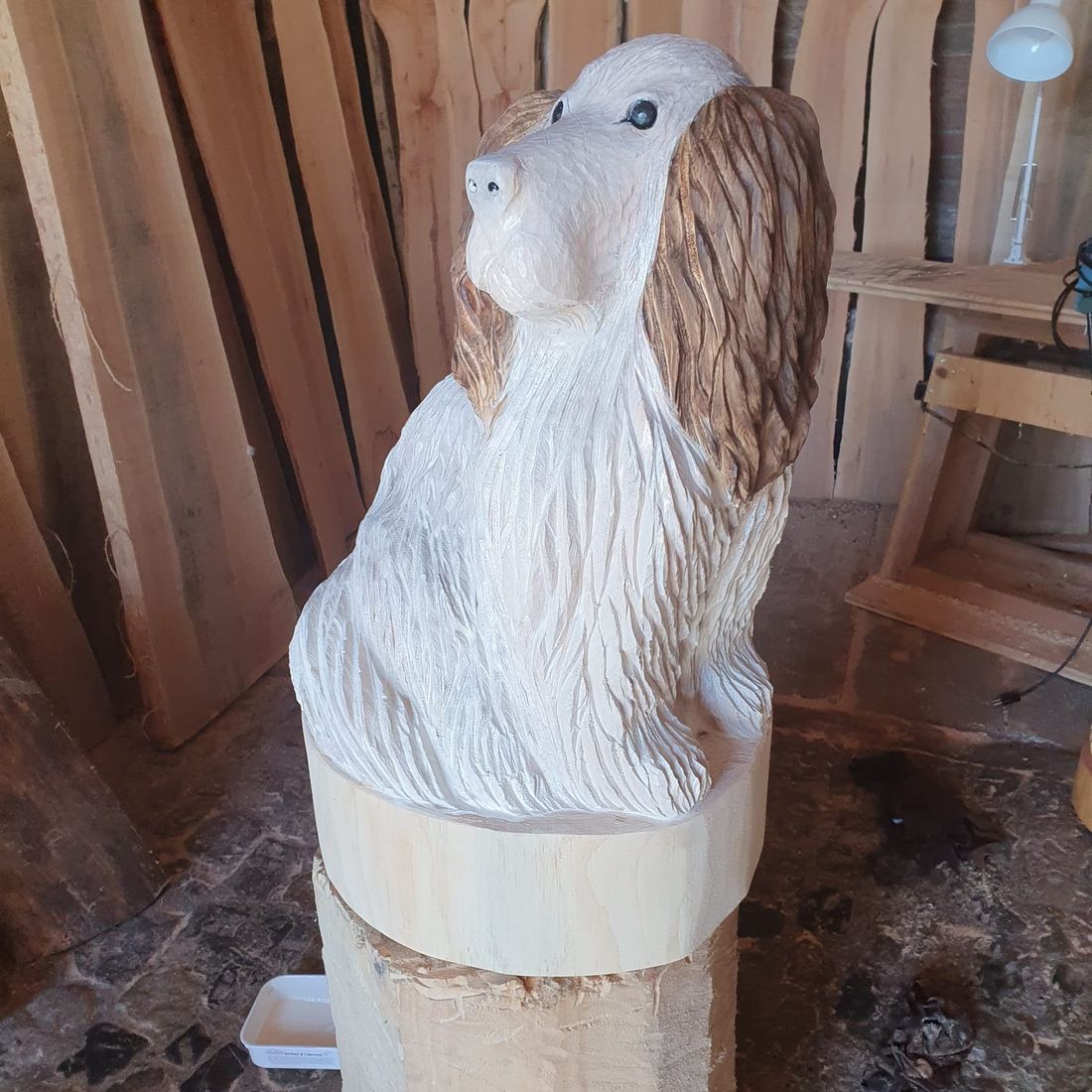 Hund aus Holz